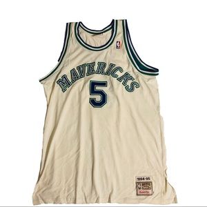 Mitchell & Ness Throwback Jersey